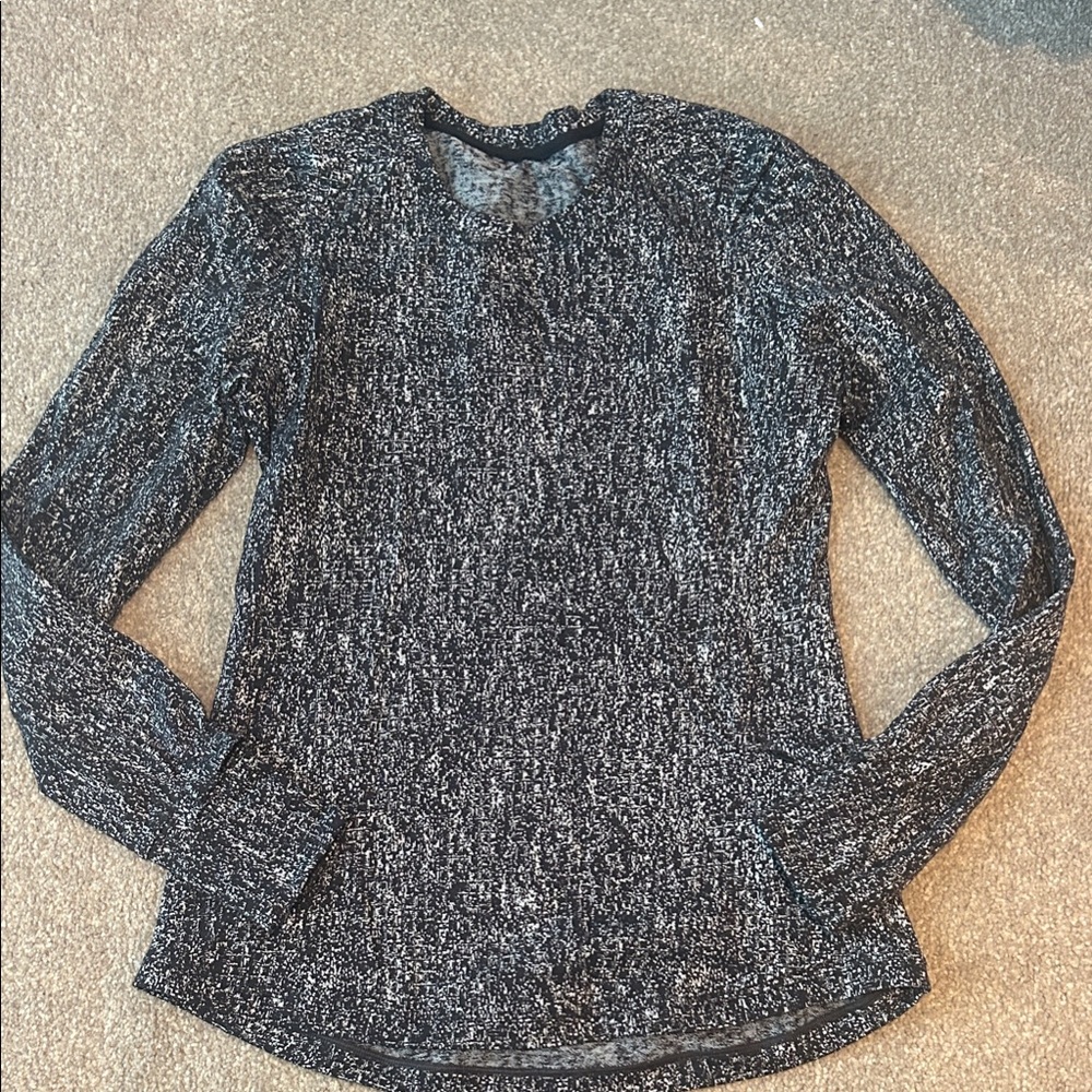 Lululemon Black and White long sleeve fitted running top with zipper pocket -